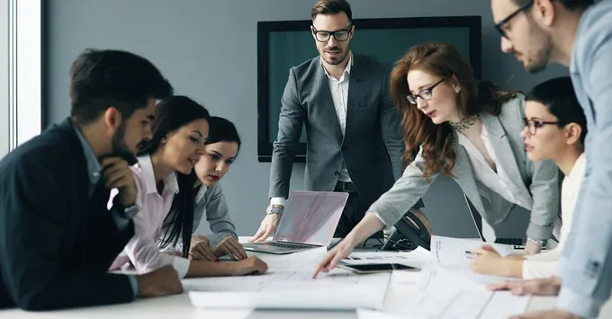 Magister en gerencia de proyectos presentando resultados 
